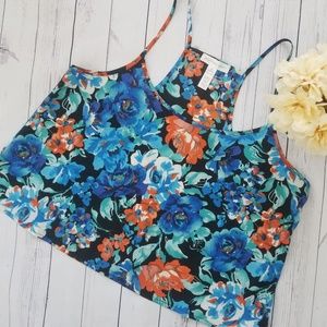 🌹 Ambiance Apparel (M) Floral Flare Crop Top